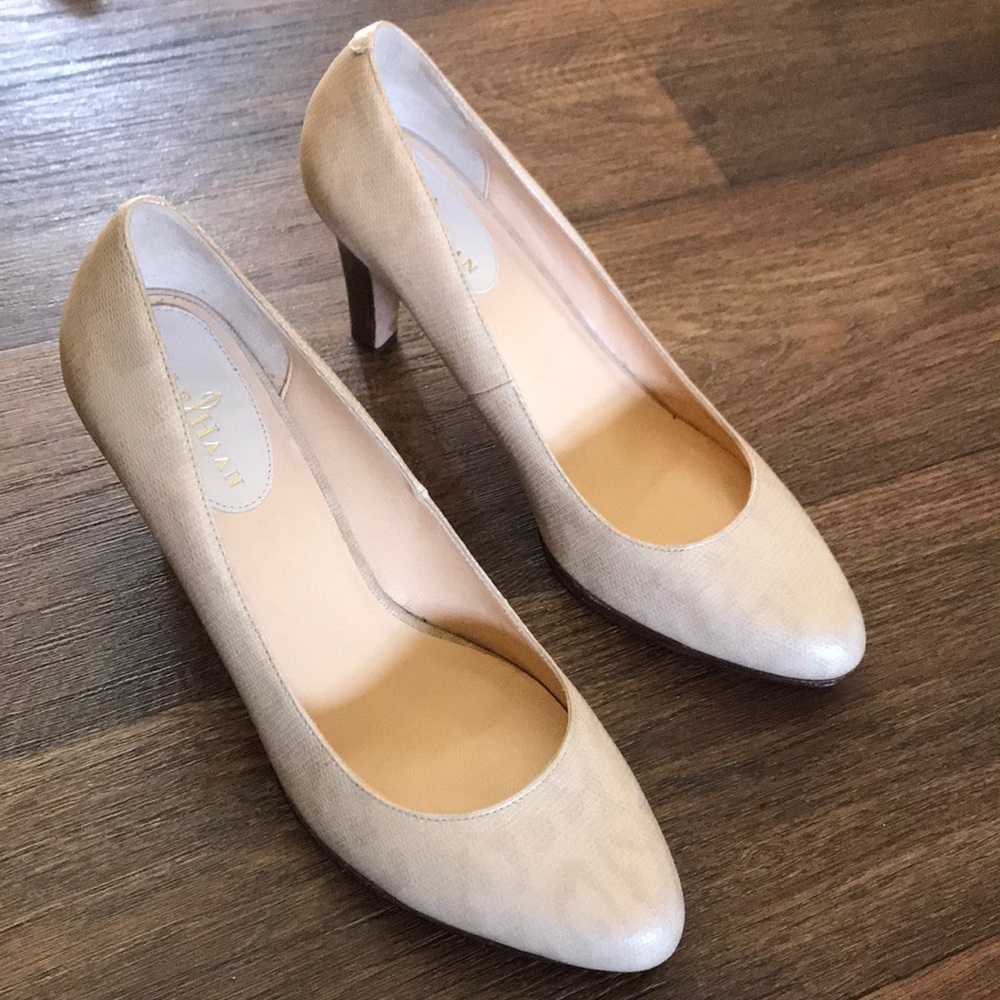 Cole Haan cream snake print leather pumps